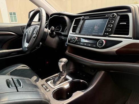 Used 2016 Toyota Highlander Limited Platinum AWD/4WD image 25