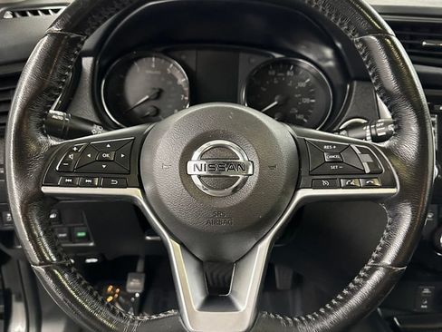 Used 2017 Nissan Rogue SV w/ Sun & Sound Touring Package AWD/4WD image 15