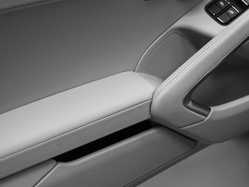 Certified 2025 Porsche 718 Cayman RWD image 52