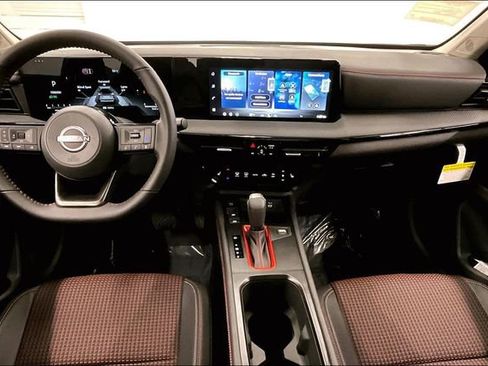New 2026 Nissan Kicks SR w/ Cold Weather Package FWD image 6
