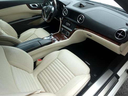 Used 2014 Mercedes-Benz SL 550 image 16