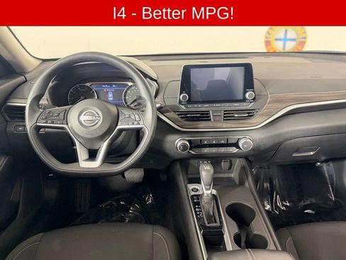 Used 2025 Nissan Altima 2.5 SV FWD image 7