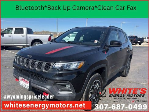 Used 2025 Jeep Compass Trailhawk image 1