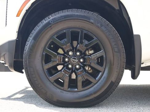 Used 2024 Nissan Frontier SV w/ SV Convenience Package AWD/4WD image 8