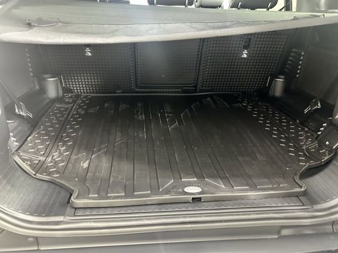 New 2025 Land Rover Defender 110 X-Dynamic SE AWD/4WD image 25