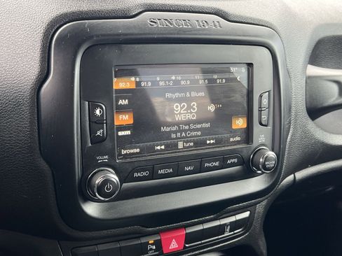 Used 2017 Jeep Renegade Latitude FWD image 16