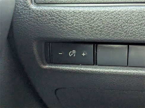 Used 2021 Nissan Rogue S image 26