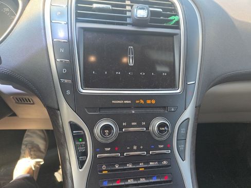 Used 2017 Lincoln MKX Reserve w/ Lincoln MKX Climate Package AWD/4WD image 9