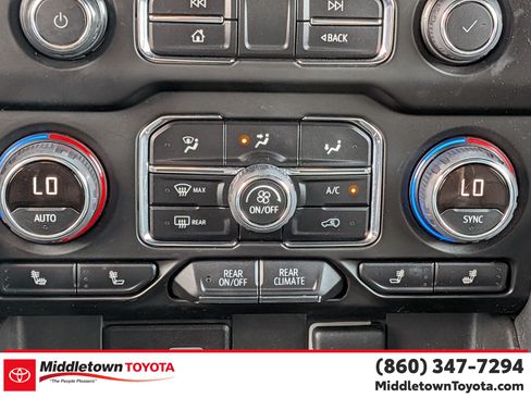 Used 2022 Chevrolet Suburban LT w/ Luxury Package AWD/4WD image 25