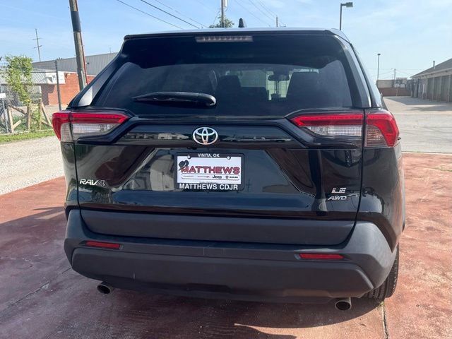 Used 2022 Toyota RAV4 LE AWD/4WD image 4