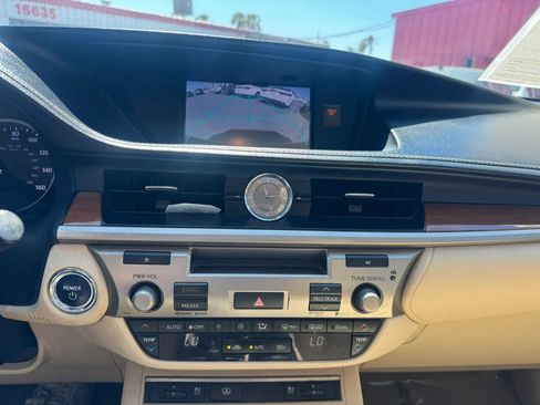 Used 2013 Lexus ES 300h w/ Luxury Pkg FWD image 34