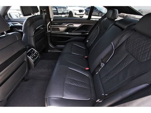 Used 2022 BMW 750i xDrive w/ Executive Package AWD/4WD image 7