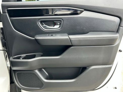 Used 2025 Honda Pilot EX-L image 30