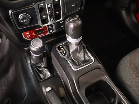 Used 2024 Jeep Wrangler Unlimited Rubicon w/ Technology Group AWD/4WD image 9