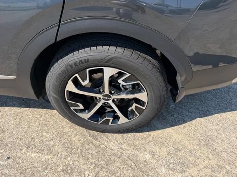 Certified 2025 Kia Sportage EX w/ EX Premium Package AWD/4WD image 7