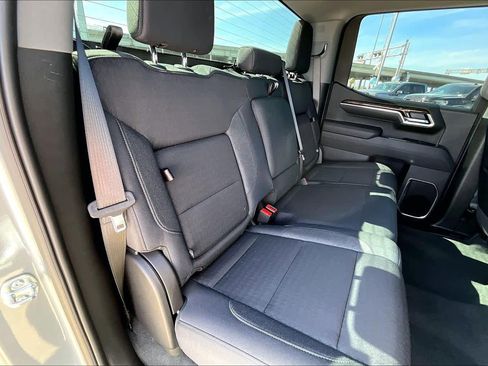 Used 2025 GMC Sierra 1500 Elevation image 40