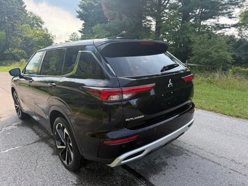 Used 2024 Mitsubishi Outlander SE AWD/4WD image 2