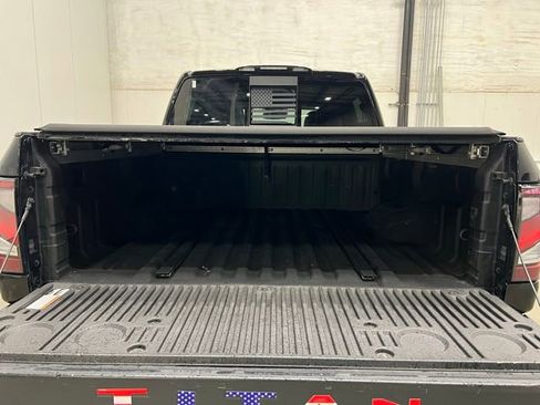 Used 2021 Nissan Titan PRO-4X w/ Pro-4x Convenience Package image 16