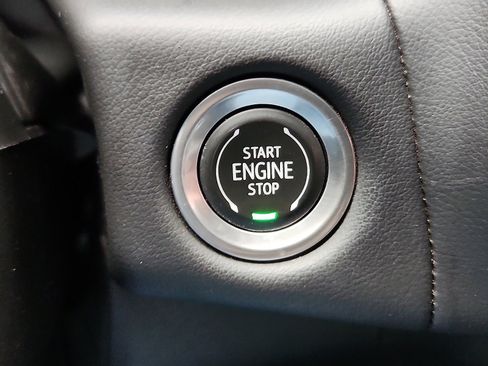 Used 2022 Chevrolet Tahoe Z71 w/ Luxury Package image 19