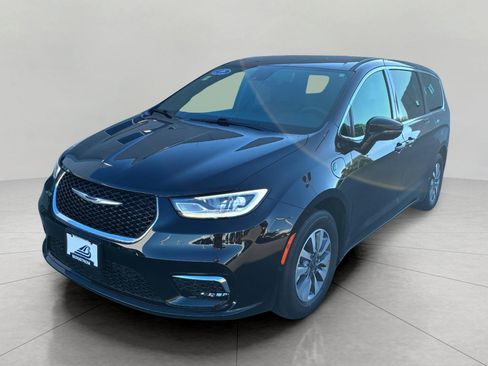 Used 2025 Chrysler Pacifica Select FWD image 4