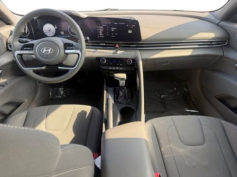 Used 2024 Hyundai Elantra SEL image 12
