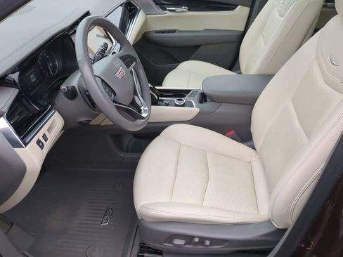 Used 2022 Cadillac XT6 Premium Luxury image 16