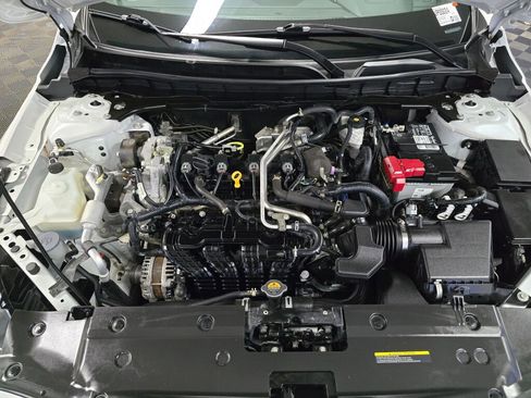 Used 2024 Nissan Altima 2.5 SV w/ SV Premium Package image 10