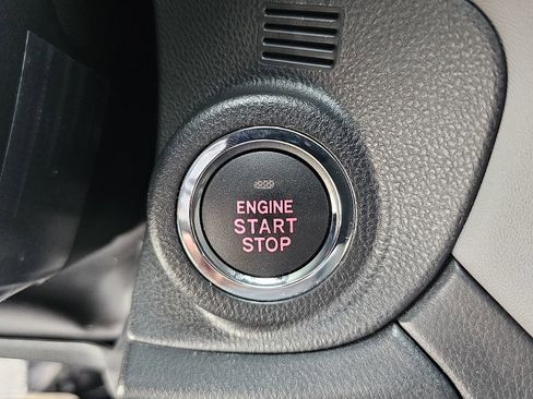 Used 2025 Subaru Outback Premium image 32