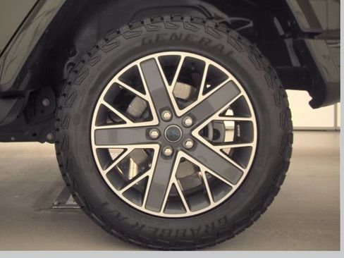 Used 2024 Jeep Wrangler High Altitude image 14