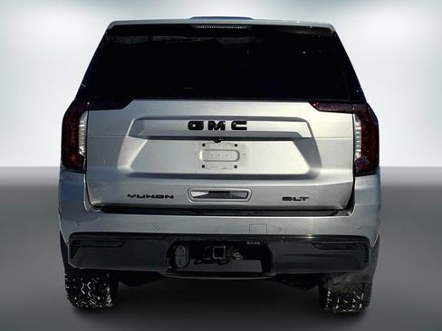 Used 2023 GMC Yukon XL SLT image 3