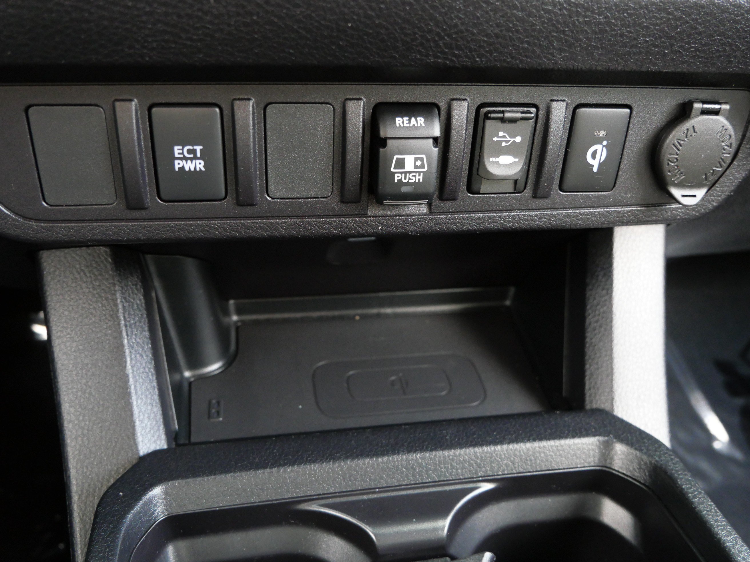 Used 2018 Toyota Tacoma TRD Sport AWD/4WD image 32