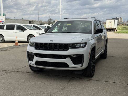 New 2026 Jeep Grand Cherokee L Limited image 18