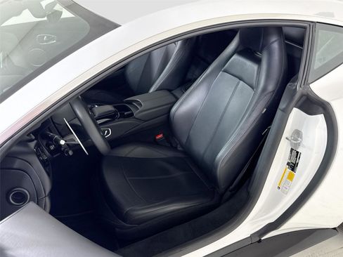 Used 2022 Aston Martin V8 Vantage Coupe image 14