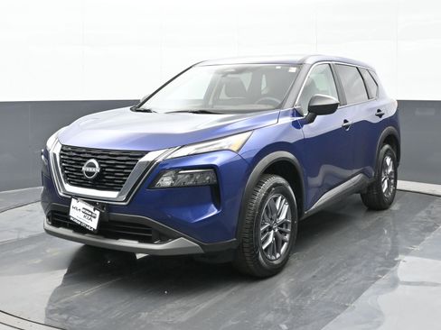 Used 2023 Nissan Rogue S image 4