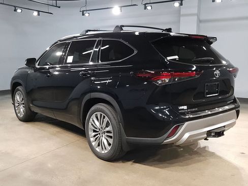 New 2026 Toyota Highlander Platinum AWD/4WD image 5