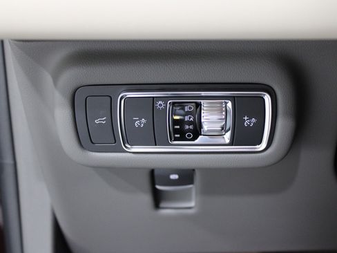 Used 2025 Lincoln Nautilus Reserve AWD/4WD image 8