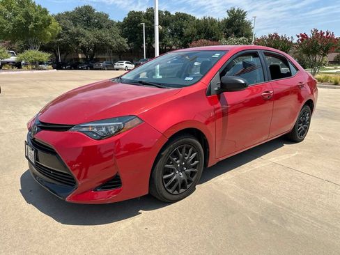 Used 2018 Toyota Corolla LE FWD image 1