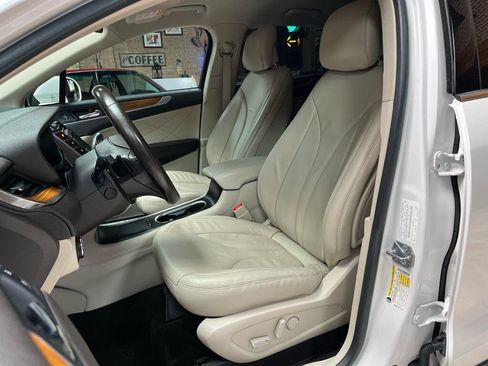 Used 2019 Lincoln MKC Select w/ Select Plus Package AWD/4WD image 24