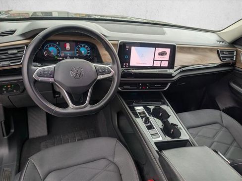 Used 2024 Volkswagen Atlas SE image 16