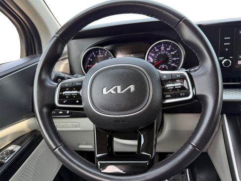 Used 2024 Kia Carnival LX image 12