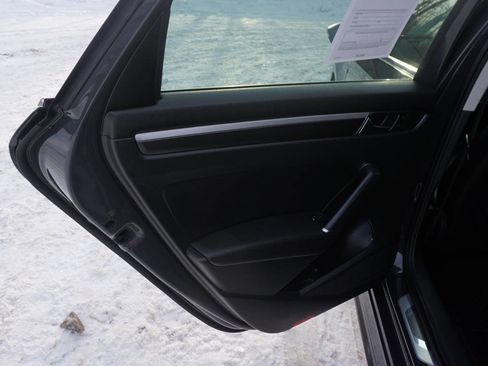 Used 2017 Volkswagen Passat 1.8T R-Line w/ R-Line Lighting Package image 27