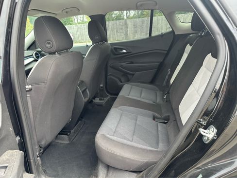 Used 2024 Chevrolet Trax LS w/ LS Convenience Package FWD image 22
