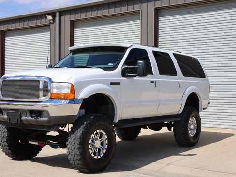 Used 2000 Ford Excursion XLT image 9