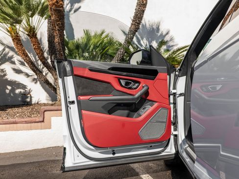 Used 2024 Lamborghini Urus S image 42