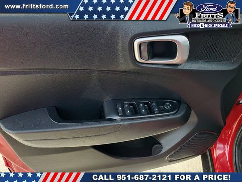Used 2022 Hyundai Venue SEL w/ Cargo Package FWD image 12