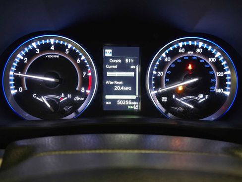 Used 2019 Toyota Highlander XLE AWD/4WD image 12