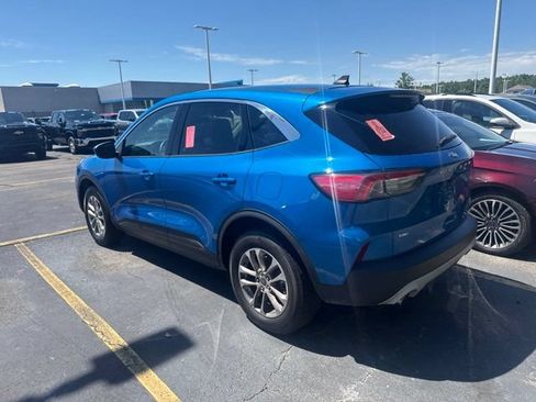 Used 2021 Ford Escape SE w/ Convenience Package AWD/4WD image 3