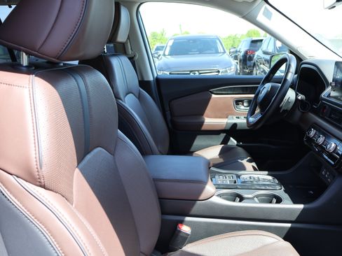 Used 2025 Honda Pilot Elite image 8