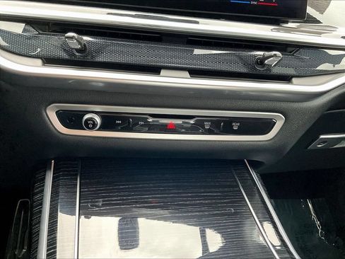 Used 2024 BMW X7 xDrive40i w/ M Sport Package AWD/4WD image 15
