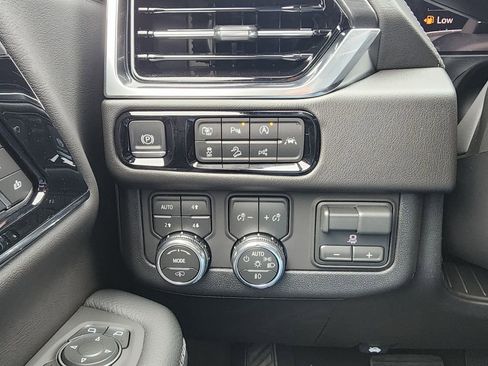 New 2026 GMC Yukon Denali w/ Denali Reserve Package AWD/4WD image 19